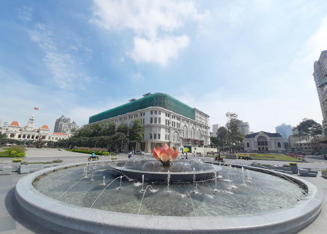 Không gian hiếm gặp ở Sài Gòn trước lễ 30/4 ảnh 3