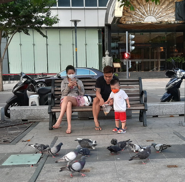 Không gian hiếm gặp ở Sài Gòn trước lễ 30/4 ảnh 13