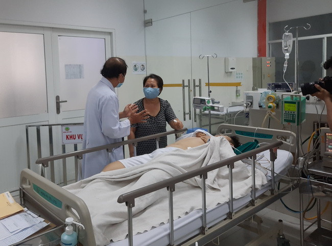 Phẫu thuật thành công 2 học sinh chấn thương nặng do cây phượng đè ảnh 2 Phẫu thuật thành công 2 học sinh chấn thương nặng do cây phượng đè ảnh 2