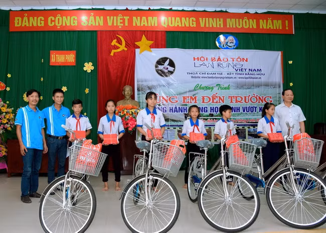 Tặng 61 xe đạp cho học sinh nghèo vượt khó tỉnh Long An ảnh 2