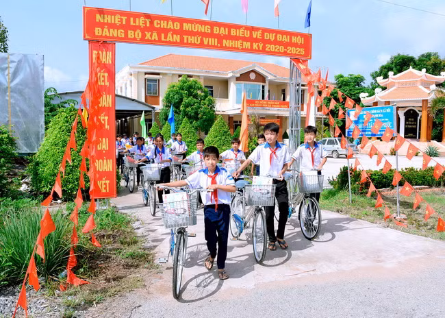 Tặng 61 xe đạp cho học sinh nghèo vượt khó tỉnh Long An ảnh 7