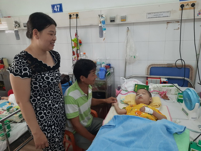 Bệnh nhi mắc tim bẩm sinh bị nhồi máu não và nhiễm trùng máu "hồi sinh" thần kỳ Bệnh nhi mắc tim bẩm sinh bị nhồi máu não và nhiễm trùng máu "hồi sinh" thần kỳ