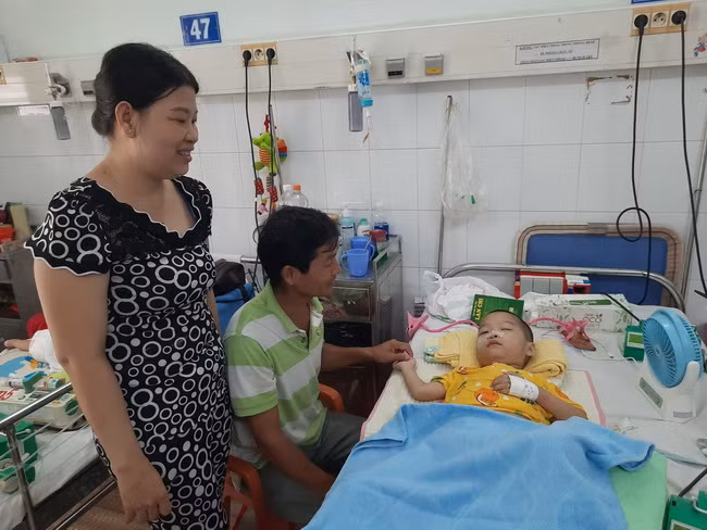 Bệnh nhi mắc tim bẩm sinh bị nhồi máu não và nhiễm trùng máu "hồi sinh" thần kỳ