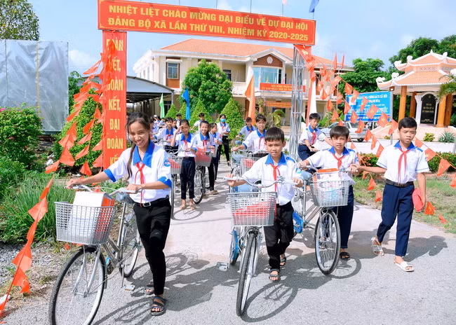 Tặng 61 xe đạp cho học sinh nghèo vượt khó tỉnh Long An ảnh 6