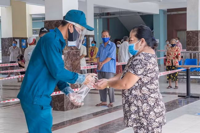 TP.HCM thêm “ATM gạo” tự động giúp người dân khó khăn mùa dịch Covid-19 ảnh 1