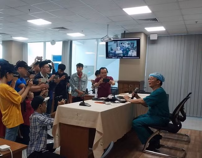 Tách rời thành công "song Nhi": Cột mốc lịch sử sau 32 năm mổ tách cặp song sinh Việt - Đức ảnh 3