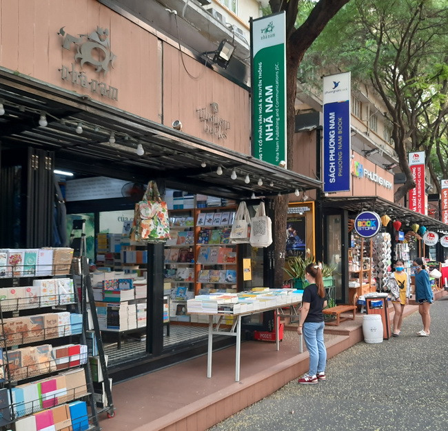 Không gian hiếm gặp ở Sài Gòn trước lễ 30/4 ảnh 11