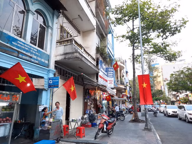 Không gian hiếm gặp ở Sài Gòn trước lễ 30/4 ảnh 6