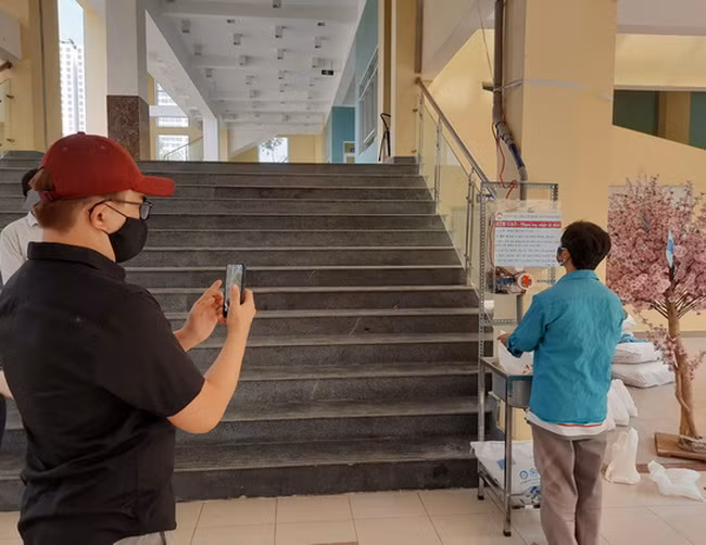 TP.HCM thêm “ATM gạo” tự động giúp người dân khó khăn mùa dịch Covid-19 ảnh 7