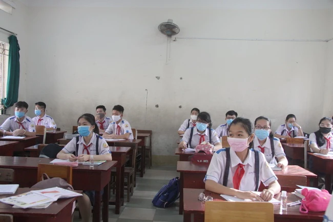 Long An: Hơn 2.100 học sinh THCS, THPT vắng mặt ngày đầu trở lại trường
