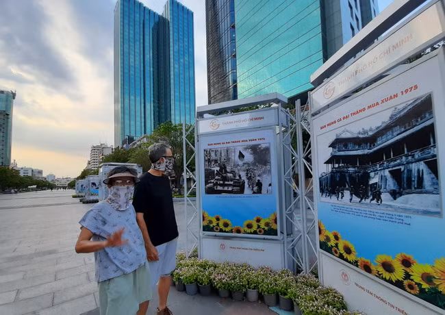 Không gian hiếm gặp ở Sài Gòn trước lễ 30/4 ảnh 14