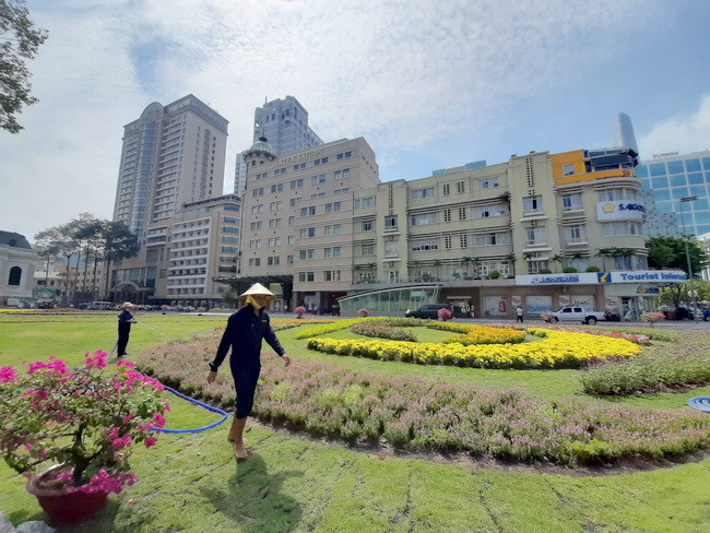 Không gian hiếm gặp ở Sài Gòn trước lễ 30/4 ảnh 4