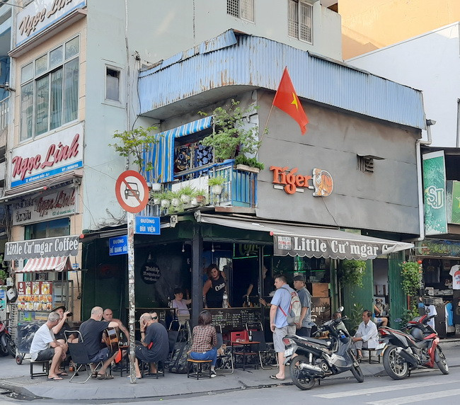 Không gian hiếm gặp ở Sài Gòn trước lễ 30/4 ảnh 9