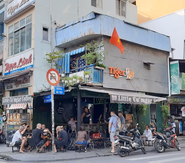 Không gian hiếm gặp ở Sài Gòn trước lễ 30/4 ảnh 9