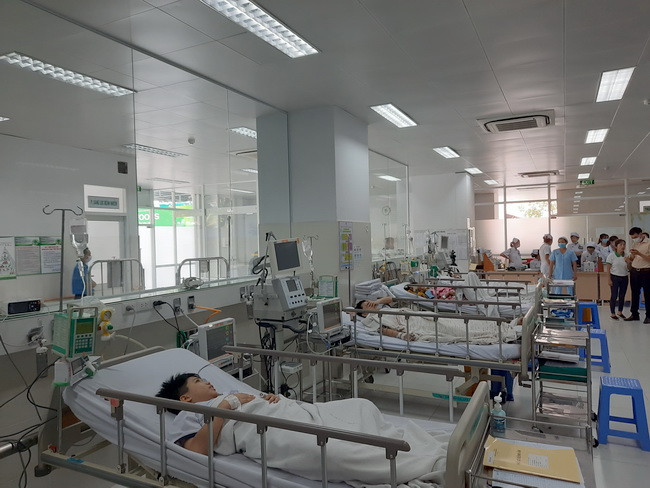 Phẫu thuật thành công 2 học sinh chấn thương nặng do cây phượng đè ảnh 3 Phẫu thuật thành công 2 học sinh chấn thương nặng do cây phượng đè ảnh 3