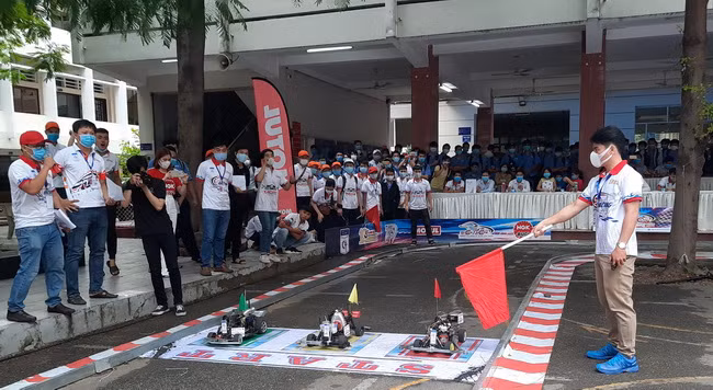 Kịch tính cuộc thi “Mini Car Racing 2020” ảnh 1