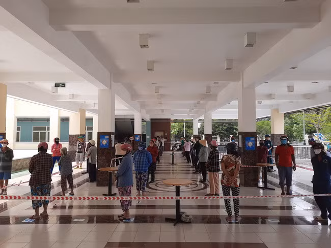 TP.HCM thêm “ATM gạo” tự động giúp người dân khó khăn mùa dịch Covid-19 ảnh 3