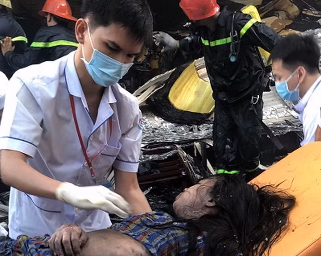 TP.HCM: Giải cứu kịp thời 7 người trong vụ cháy nhà ở Bình Tân ảnh 2