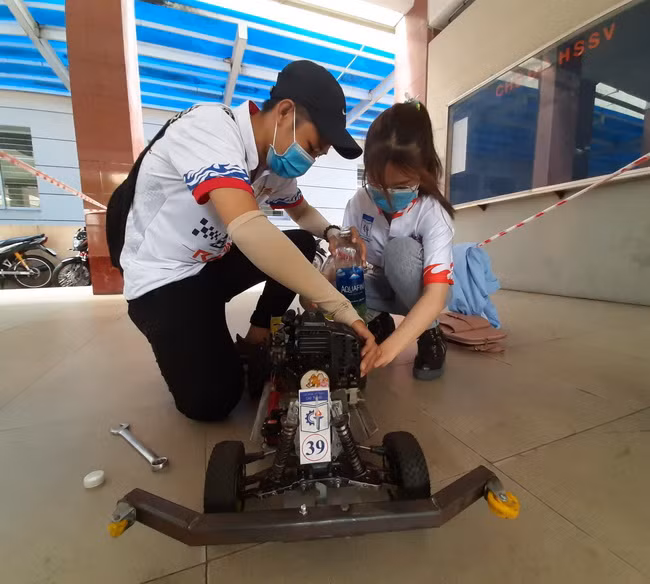 Kịch tính cuộc thi “Mini Car Racing 2020” ảnh 2