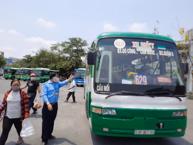 TP.HCM: 69 tuyến xe buýt hoạt động trở lại từ 4/5, 27 tuyến tạm ngưng