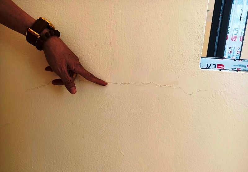 Công trình trường học chưa bàn giao đã nứt nẻ ở Hà Tĩnh: Do dùng gạch không nung? ảnh 2