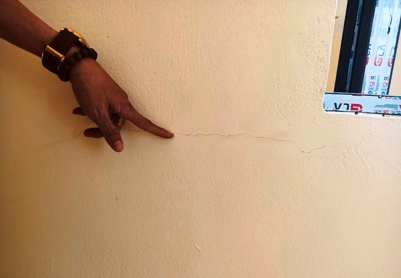 Công trình trường học chưa bàn giao đã nứt nẻ ở Hà Tĩnh: Do dùng gạch không nung? ảnh 2