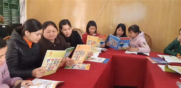 Chọn sách giáo khoa mới: Lá phiếu của những “giám sát viên”