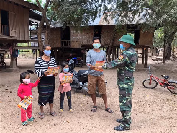 Bộ đội Biên phòng: Gác lại việc riêng, lo “diệt cô vít” ảnh 1