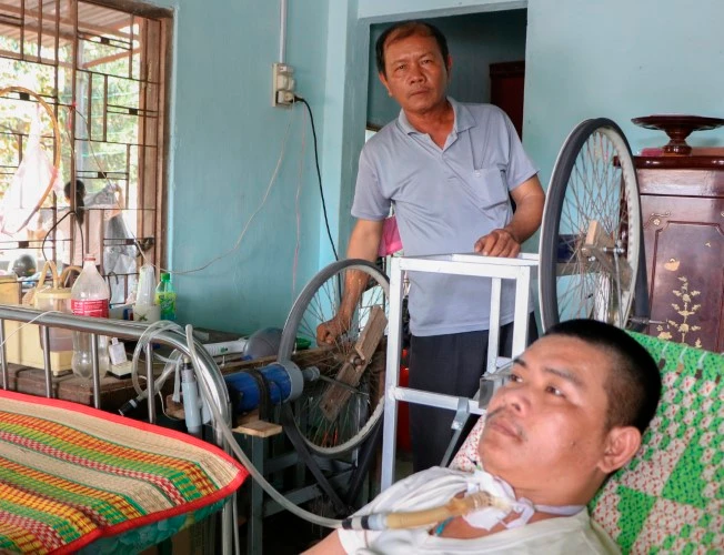 Lão nông “chế” máy trợ thở giúp con vượt trọng bệnh