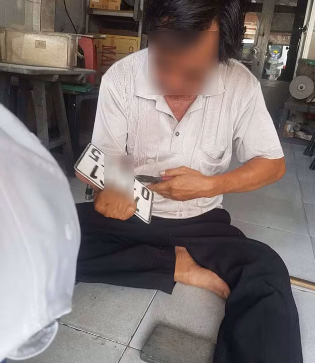 Bán biển số xe công vụ giả tràn lan ảnh 1