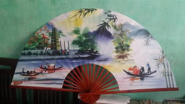 “Mát lòng” quạt giấy Chàng Sơn ảnh 1 “Mát lòng” quạt giấy Chàng Sơn ảnh 1