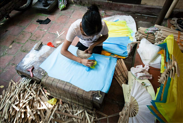 “Mát lòng” quạt giấy Chàng Sơn ảnh 3 “Mát lòng” quạt giấy Chàng Sơn ảnh 3