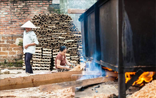 “Mát lòng” quạt giấy Chàng Sơn ảnh 2 “Mát lòng” quạt giấy Chàng Sơn ảnh 2