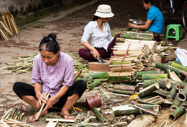 “Mát lòng” quạt giấy Chàng Sơn