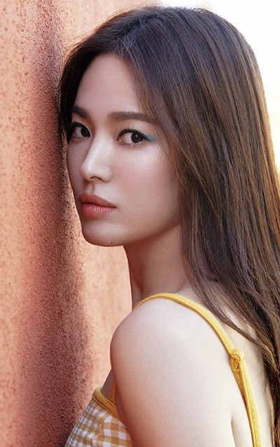 Lần hiếm hoi Song Hye Kyo diện váy ngắn gợi cảm ảnh 6 Lần hiếm hoi Song Hye Kyo diện váy ngắn gợi cảm ảnh 6