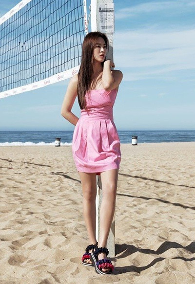 Lần hiếm hoi Song Hye Kyo diện váy ngắn gợi cảm ảnh 1