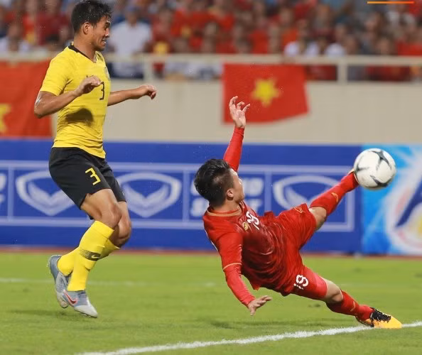 Nguyễn Quang Hải sa sút phong độ: Không chỉ là sự nổi tiếng! ảnh 3