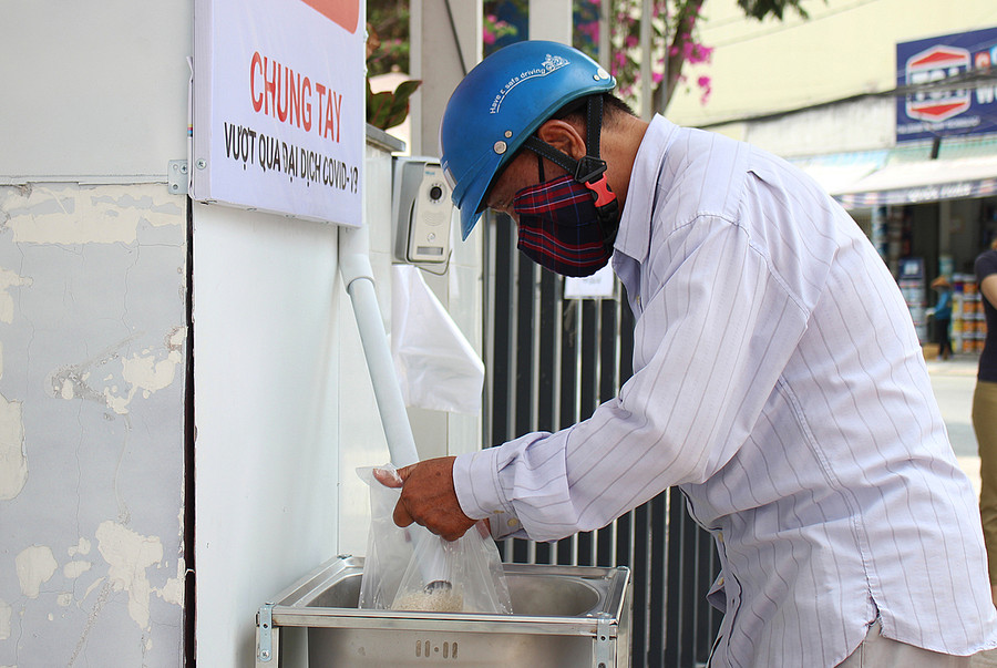Cây "ATM gạo" cho người nghèo