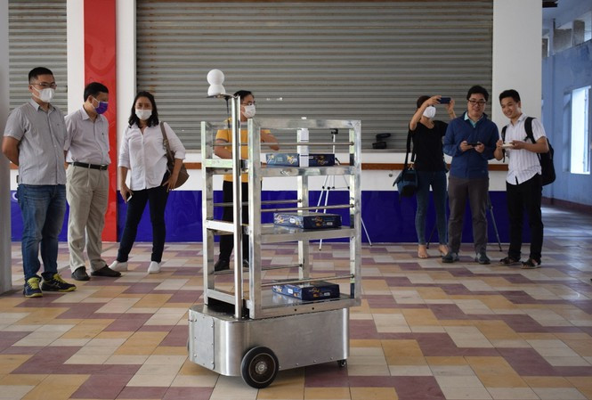 Máy đo thân nhiệt từ xa: Giải pháp thiết thực phòng chống dịch