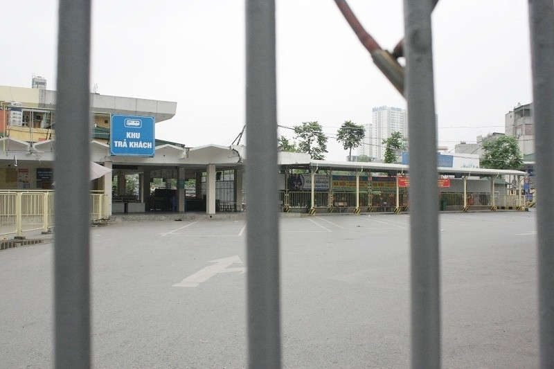 Bến xe Hà Nội đồng loạt “cửa đóng then cài” ngày đầu cách ly toàn xã hội ảnh 5