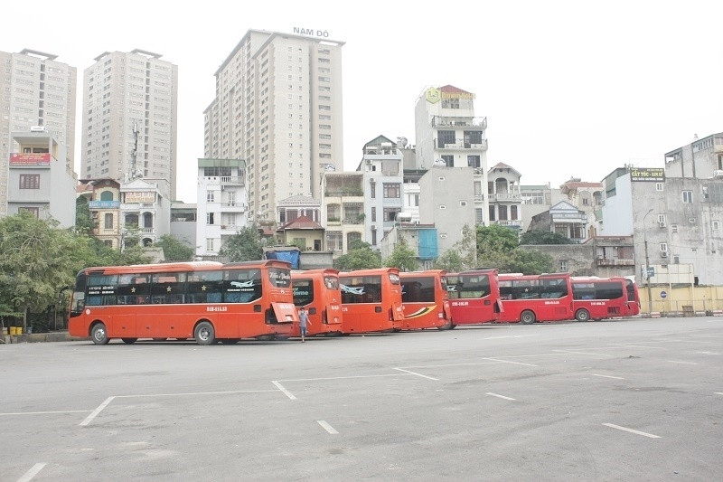 Bến xe Hà Nội đồng loạt “cửa đóng then cài” ngày đầu cách ly toàn xã hội ảnh 9