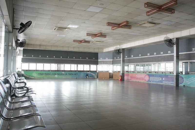 Bến xe Hà Nội đồng loạt “cửa đóng then cài” ngày đầu cách ly toàn xã hội ảnh 12