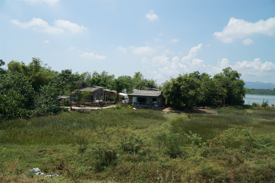 Nghệ An: Xóm chài mòn mỏi chờ tái định cư