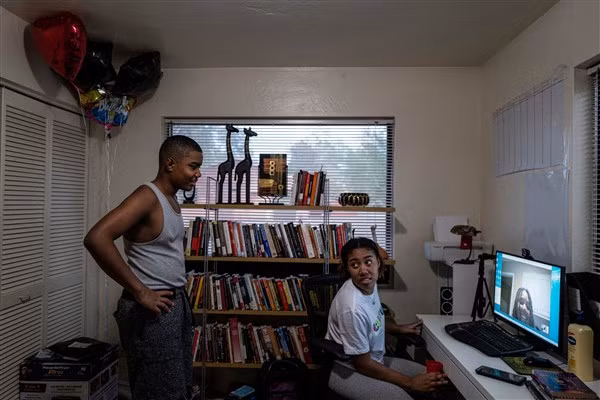 Phụ huynh Mỹ tìm mọi phương pháp dạy con trong mùa dịch