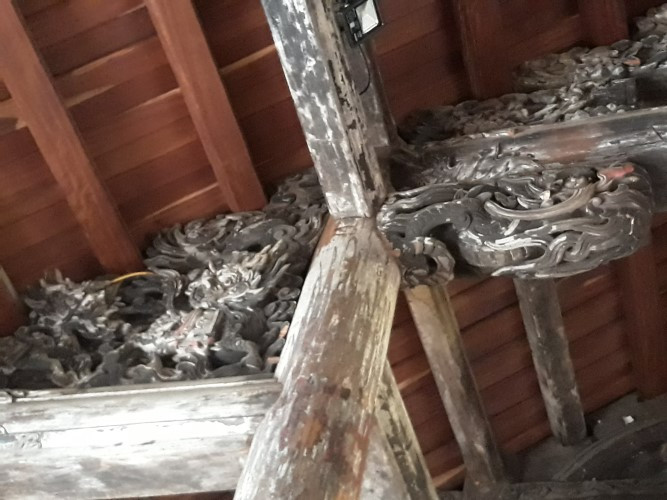 Kiến trúc cũng như các họa tiết phù điêu rất cầu kỳ.