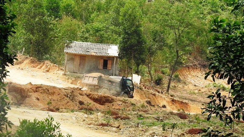 Vụ san rừng, bạt núi trái phép ở Can Lộc – Hà Tĩnh: Chính quyền “yếu kém”, sai phạm kéo dài ảnh 1 Vụ san rừng, bạt núi trái phép ở Can Lộc – Hà Tĩnh: Chính quyền “yếu kém”, sai phạm kéo dài ảnh 1