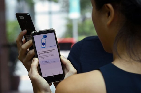 Dùng smartphone chống Covid-19: Quyền riêng tư có nguy cơ bị xâm hại