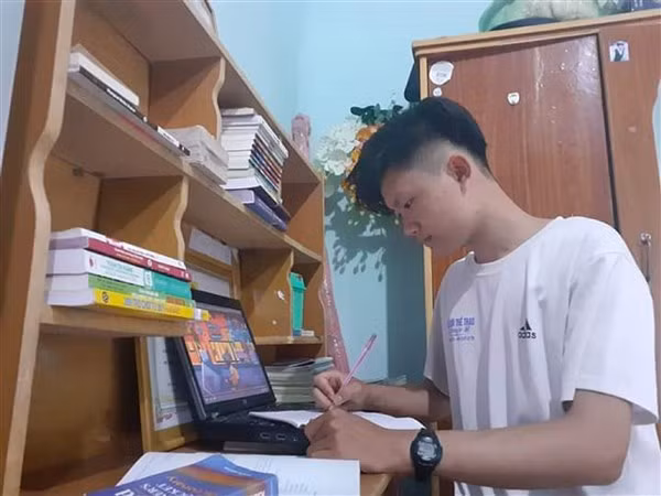 Cậu học trò vùng sâu tiết lộ bí quyết vào chung kết Olympia ảnh 1