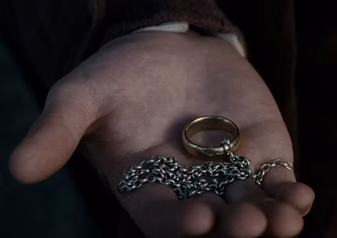 13 món trang sức mang tính biểu tượng từ những bộ phim nổi tiếng ảnh 6