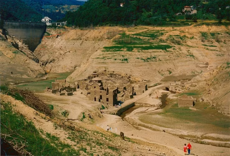 Ngôi làng cổ nghìn năm sắp lộ diện từ đáy hồ ảnh 3